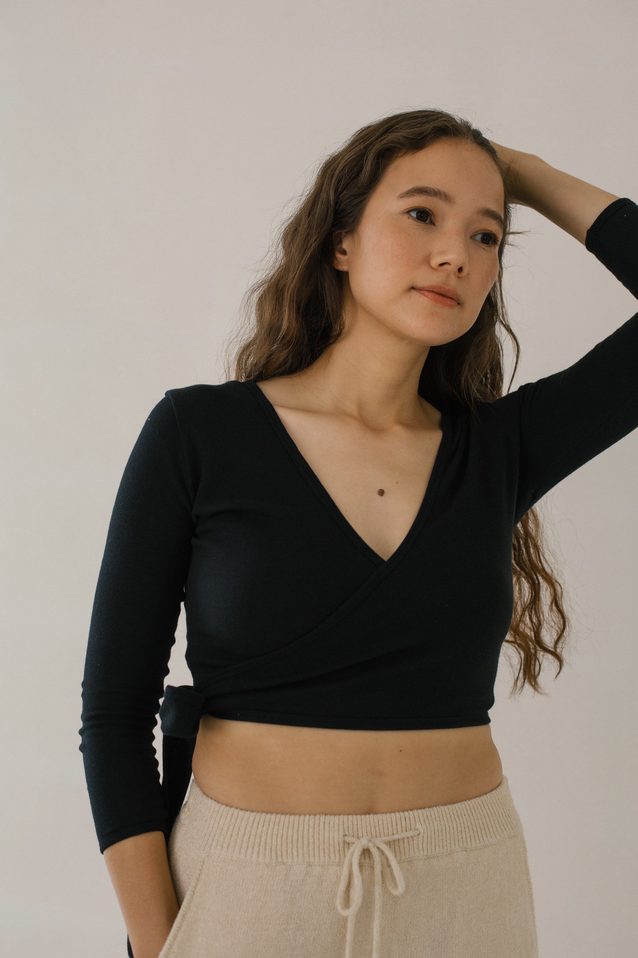 ヨガ・ピラティス Seed and Soil / Organic cotton wrap top Organic cotton wrap top (black) – seed and soil
