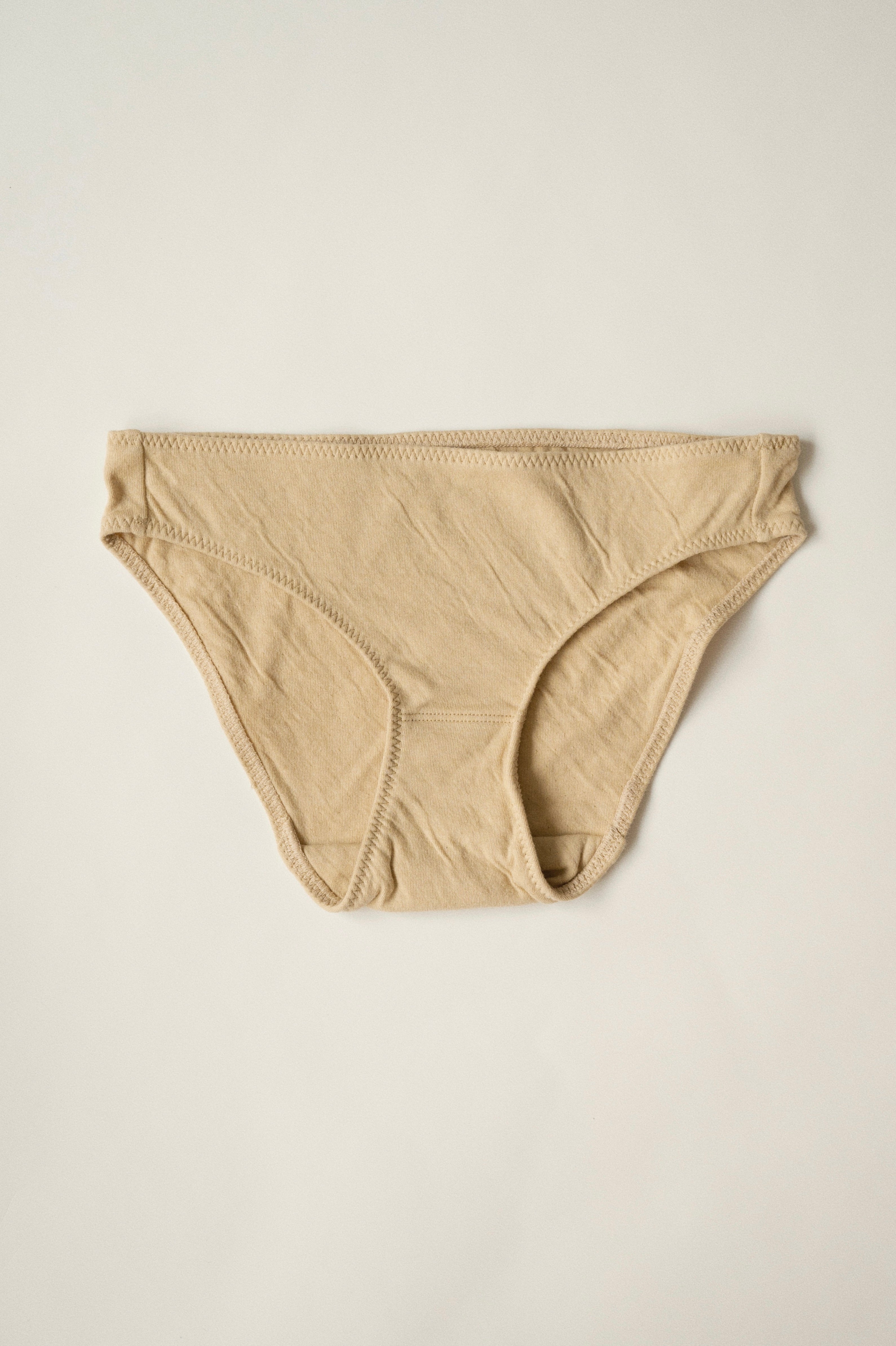 Organic cotton basic shorts (sand yellow) – seed and soil