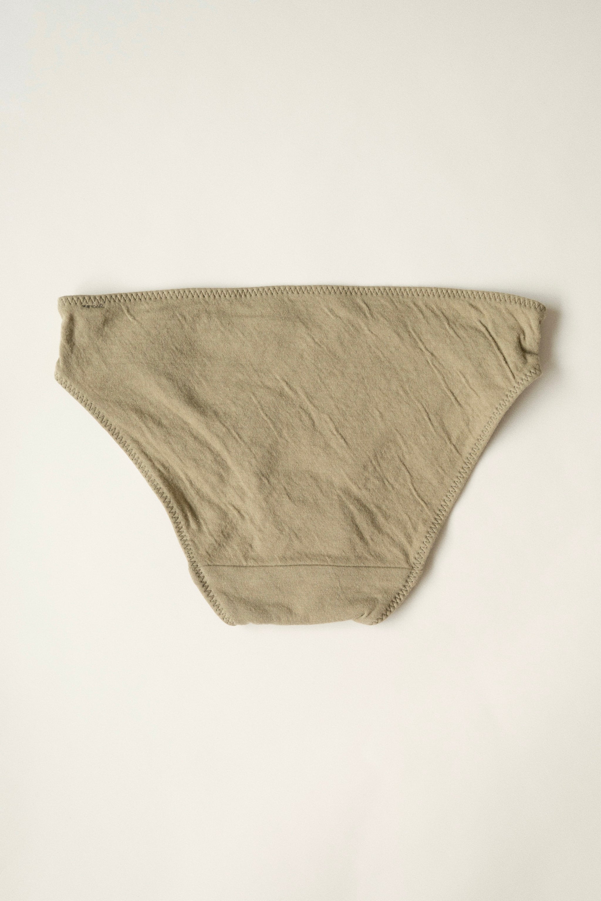 Organic cotton basic shorts (olive) – seed and soil