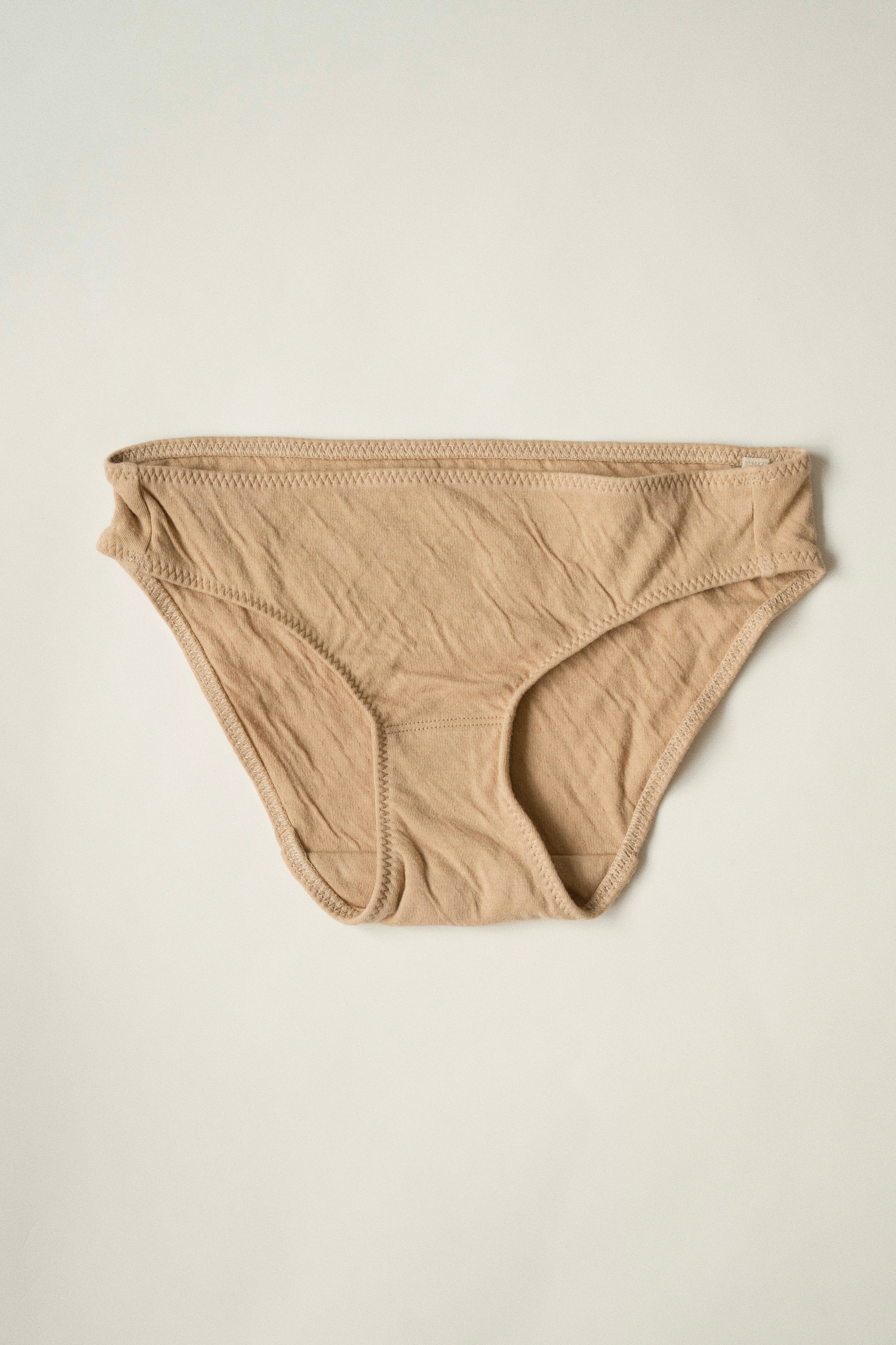 Organic cotton basic shorts (tan) – seed and soil